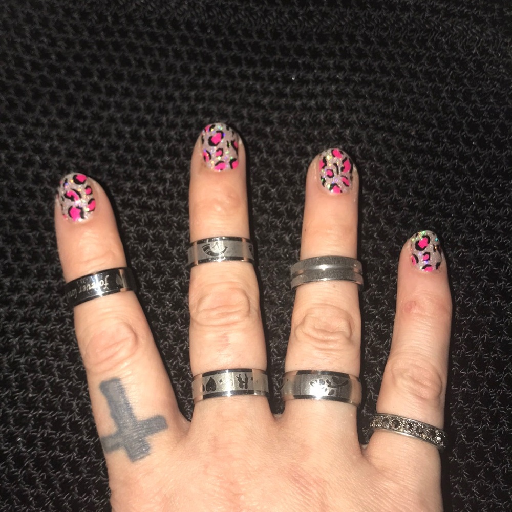 Stainless steel laser scripted rings lot of 6!